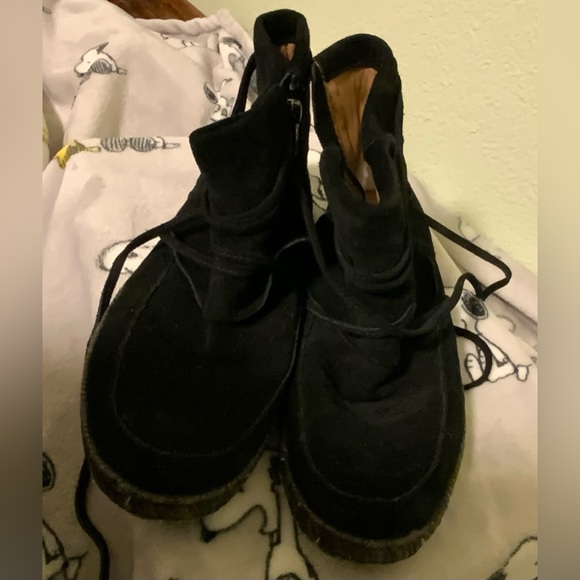 UGG Black Suede Moccasins Like New - Picture 5 of 11